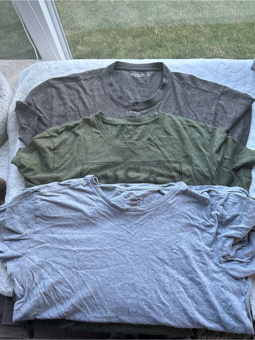 3 Pack of Men’s Retro Looking Tees 👕 (A&F, Lucky Brand and Polo)